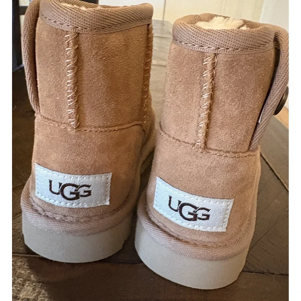 NEW UGG  Jona  Suede Shearling TAN SIZE 10 Kid Shoe.  118890T . No Box.